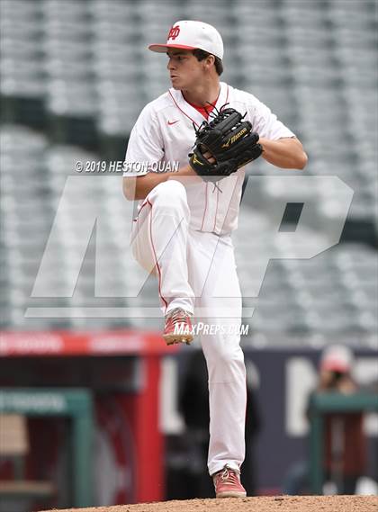 Thumbnail 1 in Tustin vs. Mater Dei photogallery.