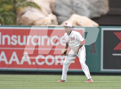 Thumbnail 3 in Tustin vs. Mater Dei photogallery.