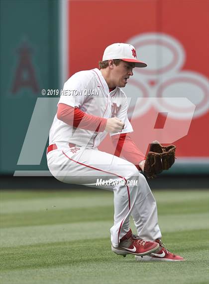 Thumbnail 2 in Tustin vs. Mater Dei photogallery.