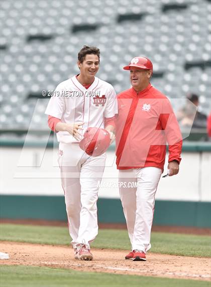 Thumbnail 2 in Tustin vs. Mater Dei photogallery.