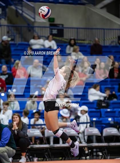 Thumbnail 2 in Episcopal vs. Fountain Lake (AAA 3A Final) photogallery.