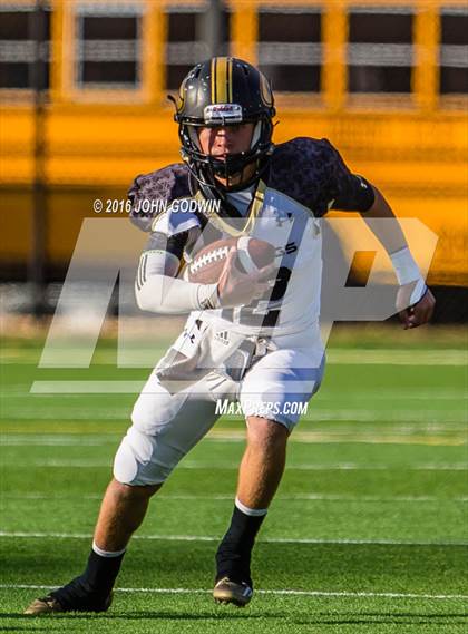 Thumbnail 2 in Liberty vs. Giddings photogallery.
