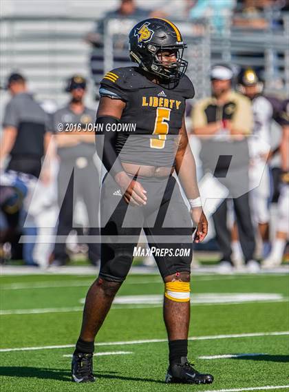 Thumbnail 2 in Liberty vs. Giddings photogallery.