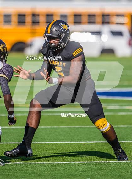 Thumbnail 2 in Liberty vs. Giddings photogallery.