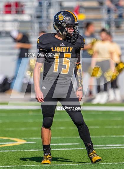 Thumbnail 2 in Liberty vs. Giddings photogallery.