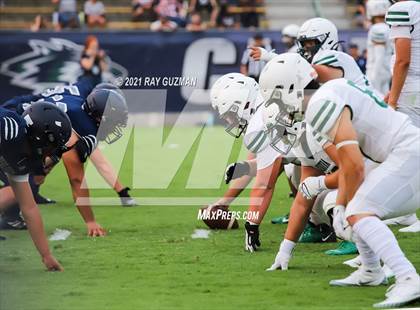 Thumbnail 3 in Clovis East vs. Dinuba photogallery.