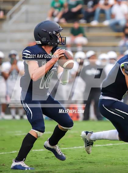 Thumbnail 1 in Clovis East vs. Dinuba photogallery.