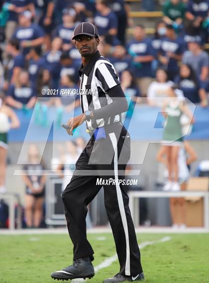 Thumbnail 3 in Clovis East vs. Dinuba photogallery.