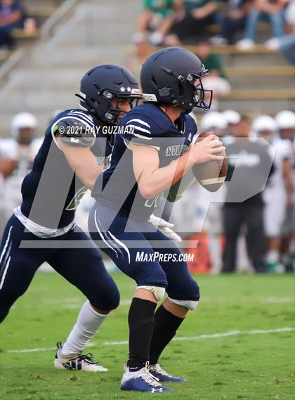 Thumbnail 3 in Clovis East vs. Dinuba photogallery.