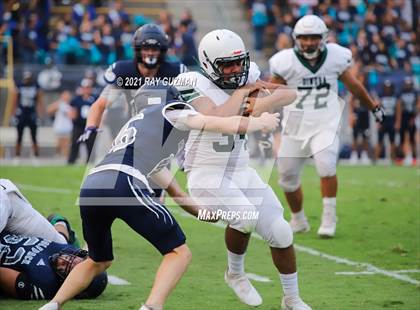 Thumbnail 3 in Clovis East vs. Dinuba photogallery.