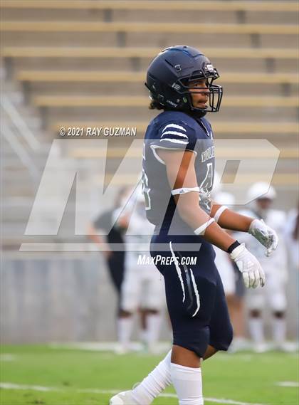 Thumbnail 1 in Clovis East vs. Dinuba photogallery.