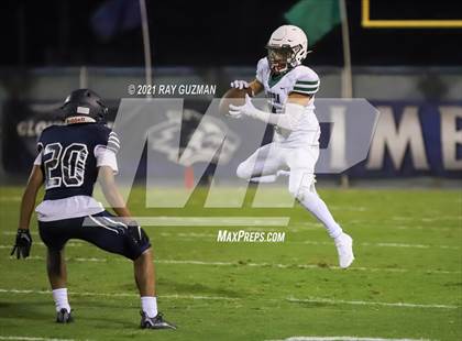 Thumbnail 3 in Clovis East vs. Dinuba photogallery.