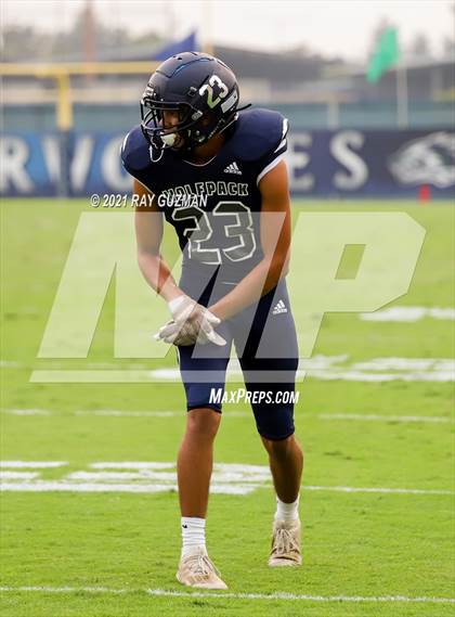 Thumbnail 2 in Clovis East vs. Dinuba photogallery.