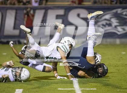 Thumbnail 2 in Clovis East vs. Dinuba photogallery.