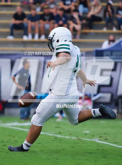 Thumbnail 2 in Clovis East vs. Dinuba photogallery.