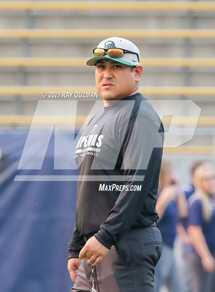 Thumbnail 2 in Clovis East vs. Dinuba photogallery.