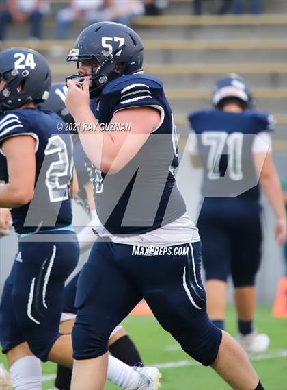 Thumbnail 3 in Clovis East vs. Dinuba photogallery.