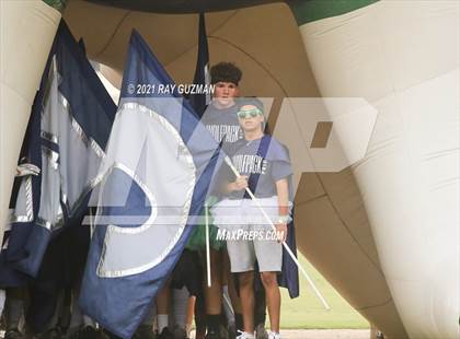 Thumbnail 2 in Clovis East vs. Dinuba photogallery.