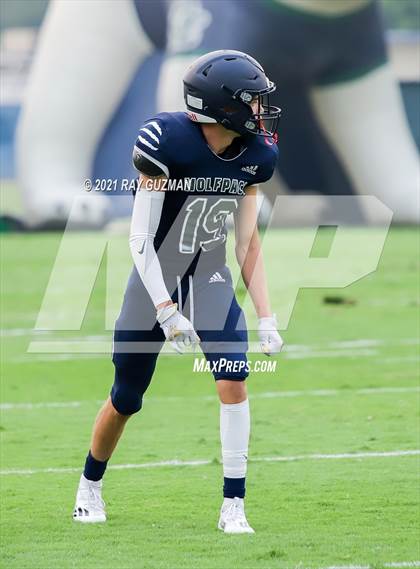 Thumbnail 3 in Clovis East vs. Dinuba photogallery.