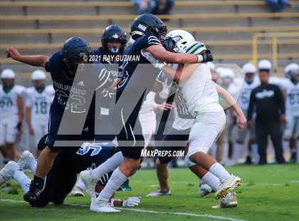 Thumbnail 3 in Clovis East vs. Dinuba photogallery.