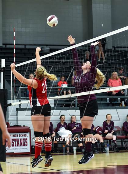 Thumbnail 1 in Harmony Grove @ Perryville photogallery.