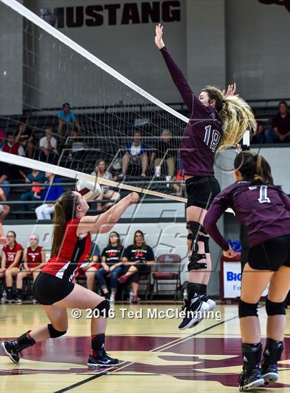 Thumbnail 3 in Harmony Grove @ Perryville photogallery.