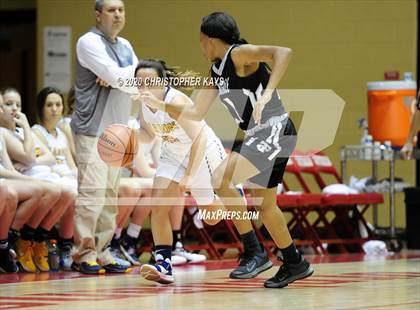 Thumbnail 1 in Marion vs. Carbondale (IHSA 3A Regional Quarterfinal) photogallery.