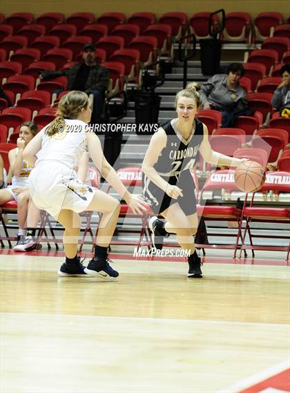 Thumbnail 1 in Marion vs. Carbondale (IHSA 3A Regional Quarterfinal) photogallery.