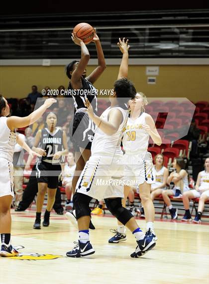 Thumbnail 2 in Marion vs. Carbondale (IHSA 3A Regional Quarterfinal) photogallery.