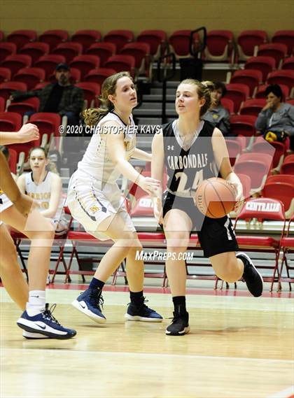 Thumbnail 1 in Marion vs. Carbondale (IHSA 3A Regional Quarterfinal) photogallery.