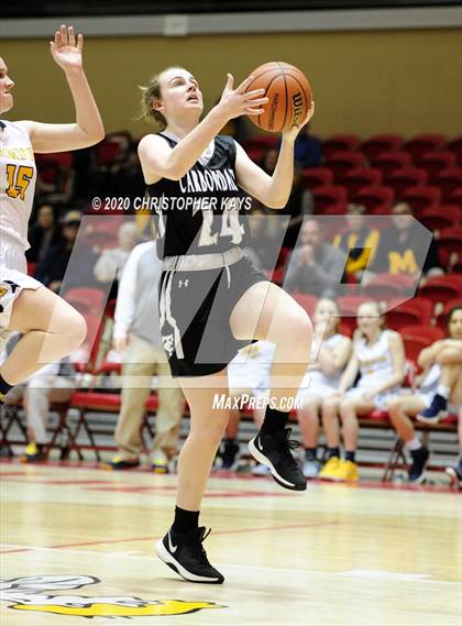Thumbnail 2 in Marion vs. Carbondale (IHSA 3A Regional Quarterfinal) photogallery.