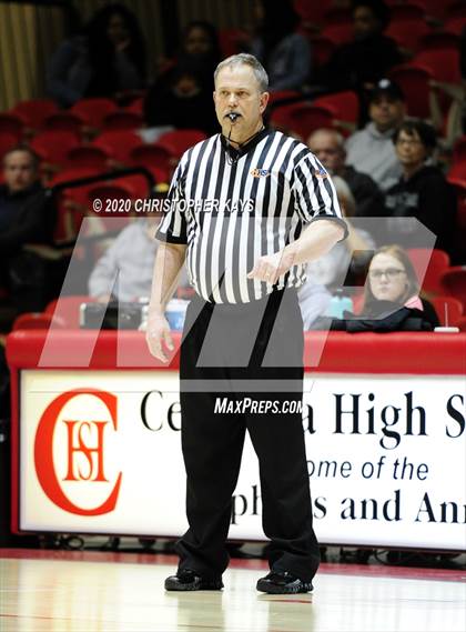 Thumbnail 1 in Marion vs. Carbondale (IHSA 3A Regional Quarterfinal) photogallery.