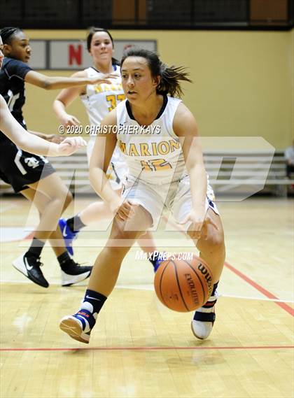Thumbnail 2 in Marion vs. Carbondale (IHSA 3A Regional Quarterfinal) photogallery.