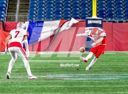 Thumbnail 3 in Wakefield Memorial vs Milton (MIAA Division 3 State Final) photogallery.
