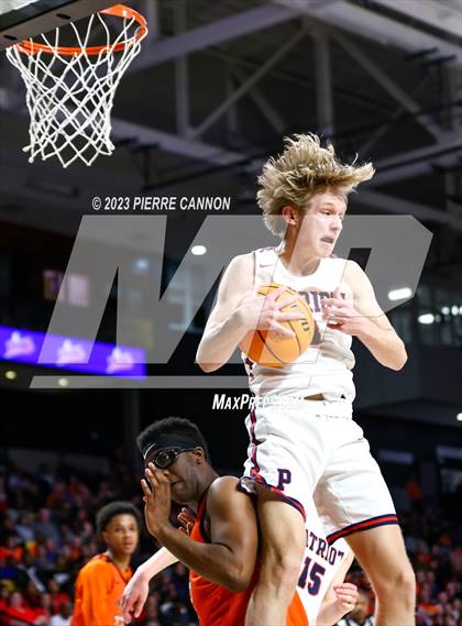 Thumbnail 3 in Patriot vs Hayfield (VHSL Class 6 State Final) photogallery.