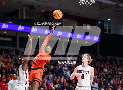 Thumbnail 3 in Patriot vs Hayfield (VHSL Class 6 State Final) photogallery.
