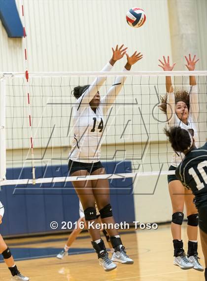 Thumbnail 3 in Brennan vs. Clark photogallery.