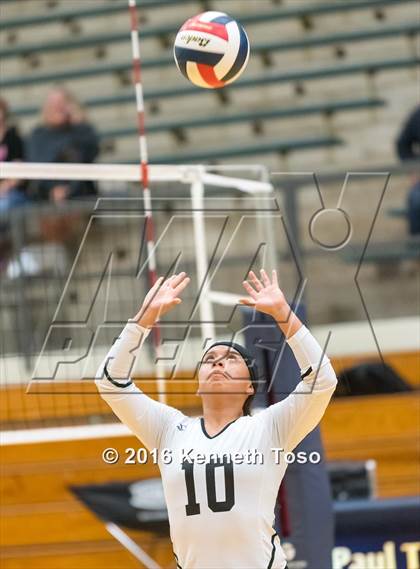 Thumbnail 2 in Brennan vs. Clark photogallery.