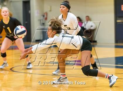 Thumbnail 3 in Brennan vs. Clark photogallery.