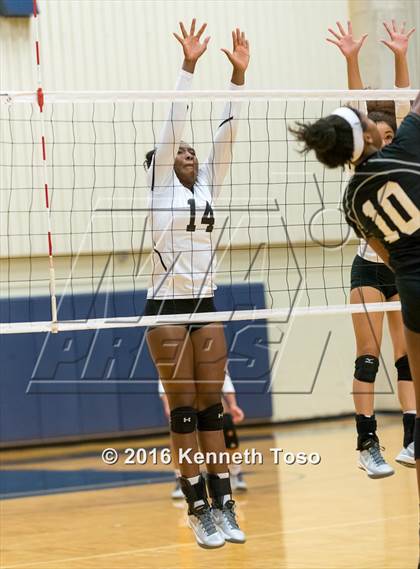 Thumbnail 2 in Brennan vs. Clark photogallery.