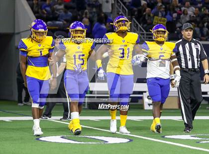Thumbnail 2 in La Vega vs. Carthage (UIL 4A Division 1 Semifinal) photogallery.