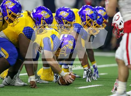 Thumbnail 3 in La Vega vs. Carthage (UIL 4A Division 1 Semifinal) photogallery.