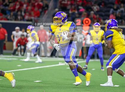 Thumbnail 2 in La Vega vs. Carthage (UIL 4A Division 1 Semifinal) photogallery.