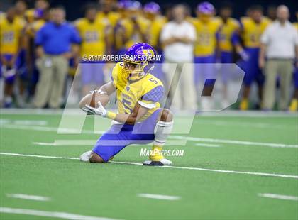 Thumbnail 1 in La Vega vs. Carthage (UIL 4A Division 1 Semifinal) photogallery.