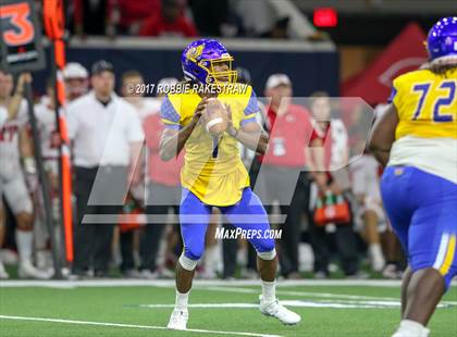 Thumbnail 2 in La Vega vs. Carthage (UIL 4A Division 1 Semifinal) photogallery.