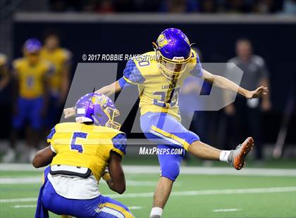 Thumbnail 2 in La Vega vs. Carthage (UIL 4A Division 1 Semifinal) photogallery.