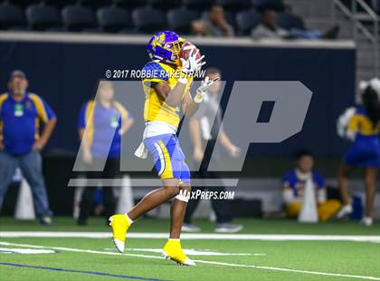 Thumbnail 3 in La Vega vs. Carthage (UIL 4A Division 1 Semifinal) photogallery.