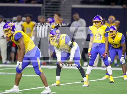 Thumbnail 2 in La Vega vs. Carthage (UIL 4A Division 1 Semifinal) photogallery.