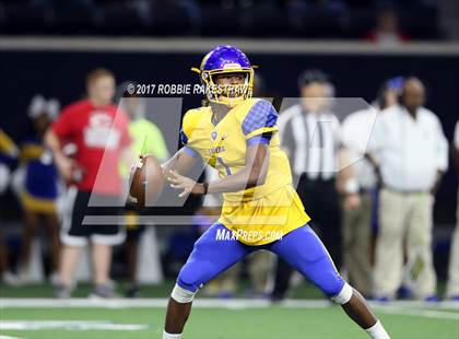 Thumbnail 2 in La Vega vs. Carthage (UIL 4A Division 1 Semifinal) photogallery.