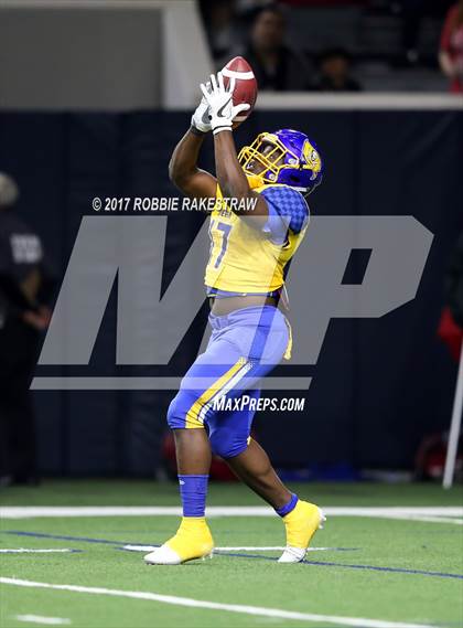 Thumbnail 3 in La Vega vs. Carthage (UIL 4A Division 1 Semifinal) photogallery.
